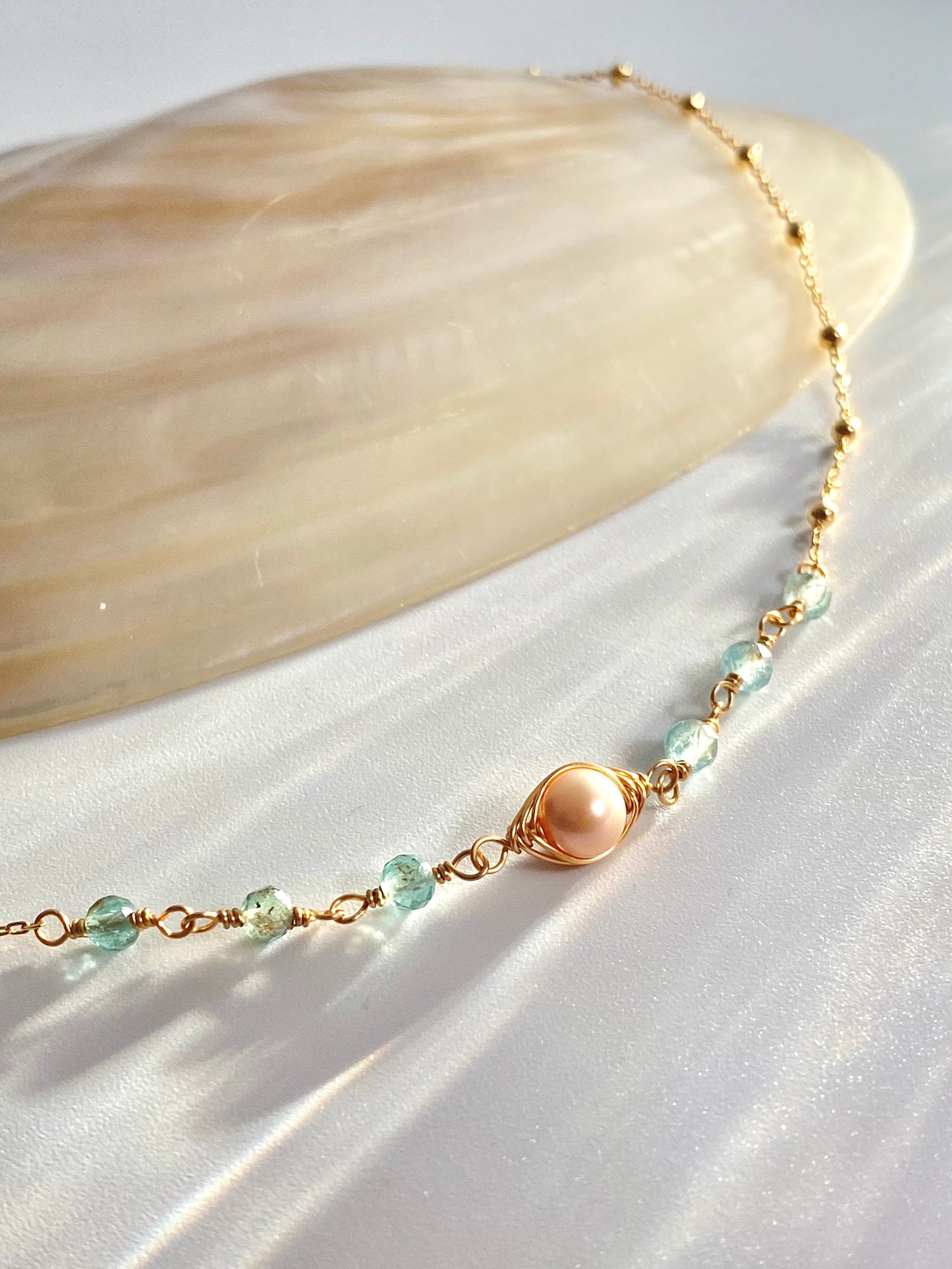 Tide-bound necklace